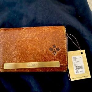 Patricia Nash Small leather goods collection. Wallet: Cametti Color: cognac